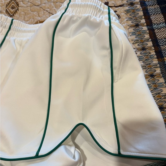 Forever 21 Womens Mid Rise Running Short-Juniors white green trim size L NWT - Picture 4 of 10